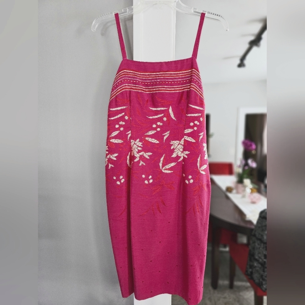 Geometrie Pink dress with Tan Embroidered flowers (Size 8)